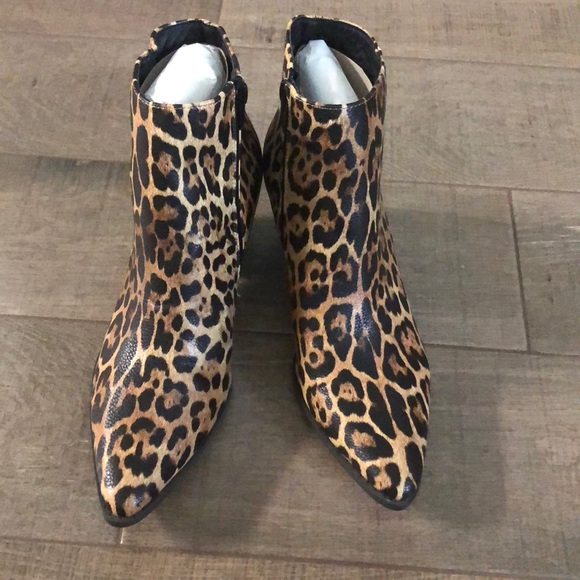 SOLD 🚨Lulus Leopard Print Pointed Toe Ankle Booties - Picture 5 of 8